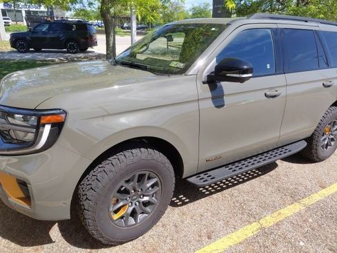 Used 2025 Ford Expedition Tremor AWD/4WD image 4