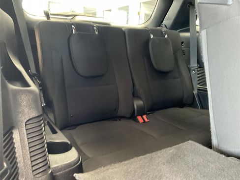 Used 2020 Ford Explorer XLT image 17