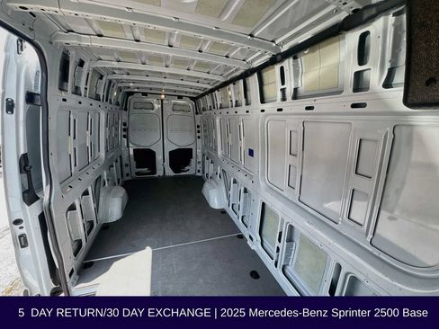 Used 2025 Mercedes-Benz Sprinter 2500 image 36