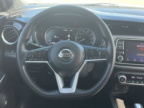 Used 2018 Nissan Kicks SV FWD image 23