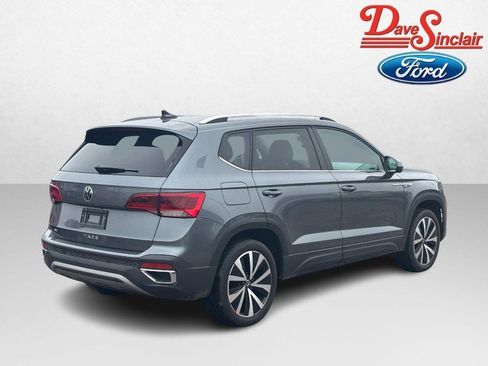 Used 2024 Volkswagen Taos SE image 7