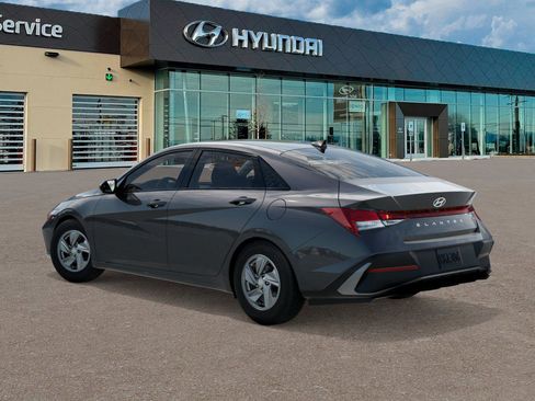 New 2026 Hyundai Elantra SE image 2