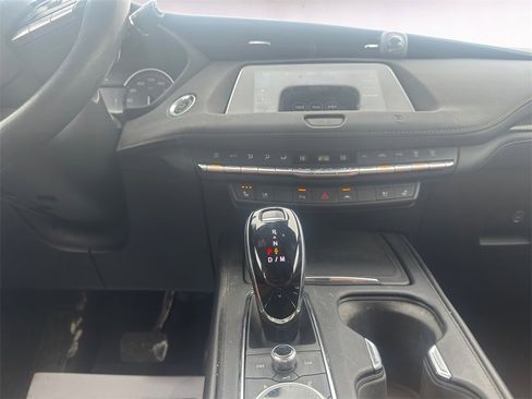 Used 2021 Cadillac XT4 Premium Luxury image 11