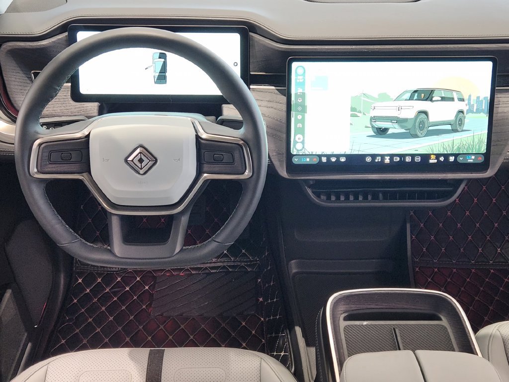 Used 2025 Rivian R1S Adventure Dual AWD/4WD image 26