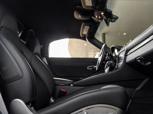 Certified 2024 Porsche 718 Boxster RWD image 35