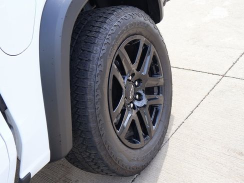 Used 2024 Chevrolet Colorado Trail Boss w/ Technology Package image 39