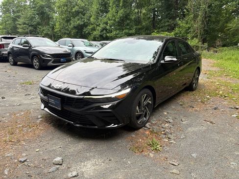 Certified 2025 Hyundai Elantra SEL FWD image 1