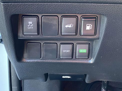 Used 2018 Nissan Rogue SV image 18