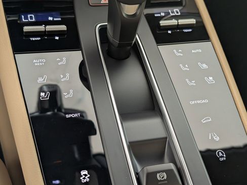 Certified 2026 Porsche Macan AWD/4WD image 25