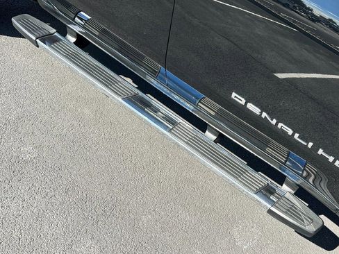 Used 2024 GMC Sierra 2500 Denali image 16