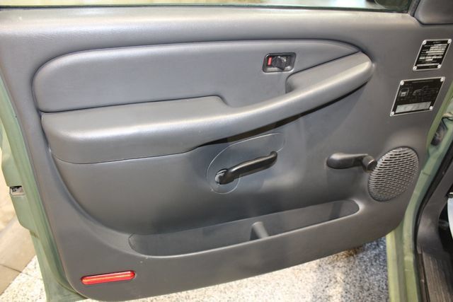 Used 2006 Chevrolet Silverado 2500 W/T w/ Heavy-Duty Power Package AWD/4WD image 23