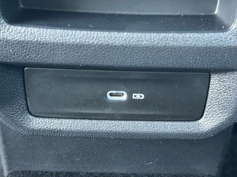 Certified 2023 Volkswagen Taos SE FWD image 56