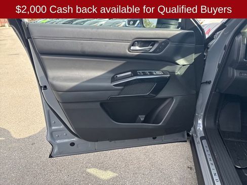 New 2026 Nissan Pathfinder Platinum image 11