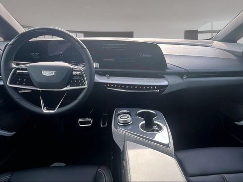 New 2027 Cadillac Optiq Luxury w/ LPO, Floor Liner Package AWD/4WD image 5