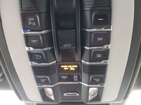 Used 2017 Porsche Cayenne Platinum Edition AWD/4WD image 19