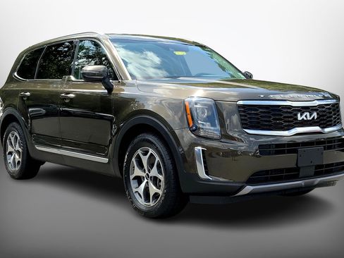 Used 2022 Kia Telluride EX image 3