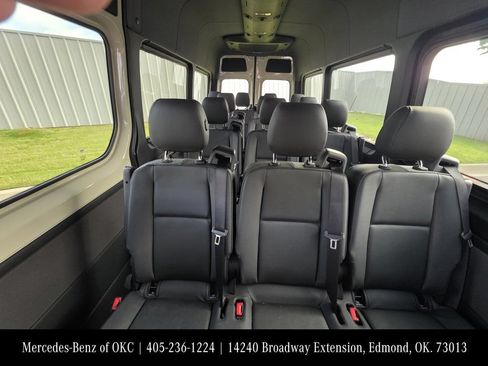 Used 2025 Mercedes-Benz Sprinter 2500 image 12