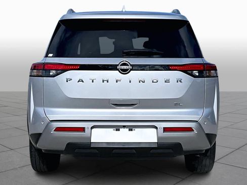 Used 2025 Nissan Pathfinder SL image 4