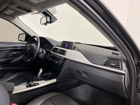 Used 2018 BMW 320i xDrive Sedan w/ Convenience Package image 21