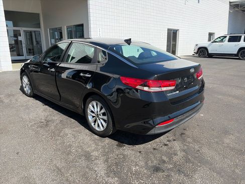 Used 2018 Kia Optima LX w/ 17" Alloy Wheels Package FWD image 4