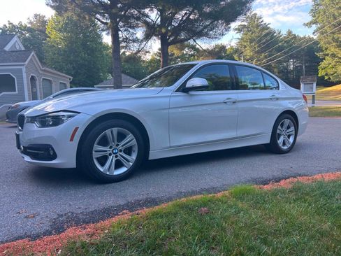 Used 2018 BMW 330i xDrive Sedan w/ Premium Package AWD/4WD image 13