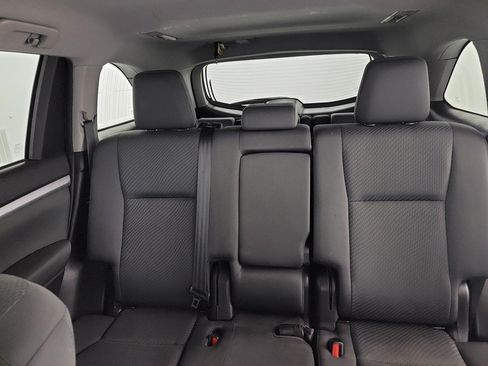 Used 2019 Toyota Highlander LE FWD image 13