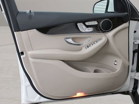 Used 2019 Mercedes-Benz GLC 300 image 10