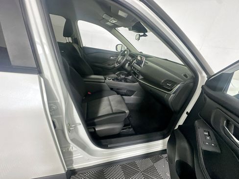 Used 2024 Nissan Rogue SV AWD/4WD image 30