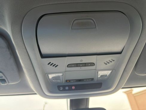 Used 2018 GMC Acadia SLT image 32