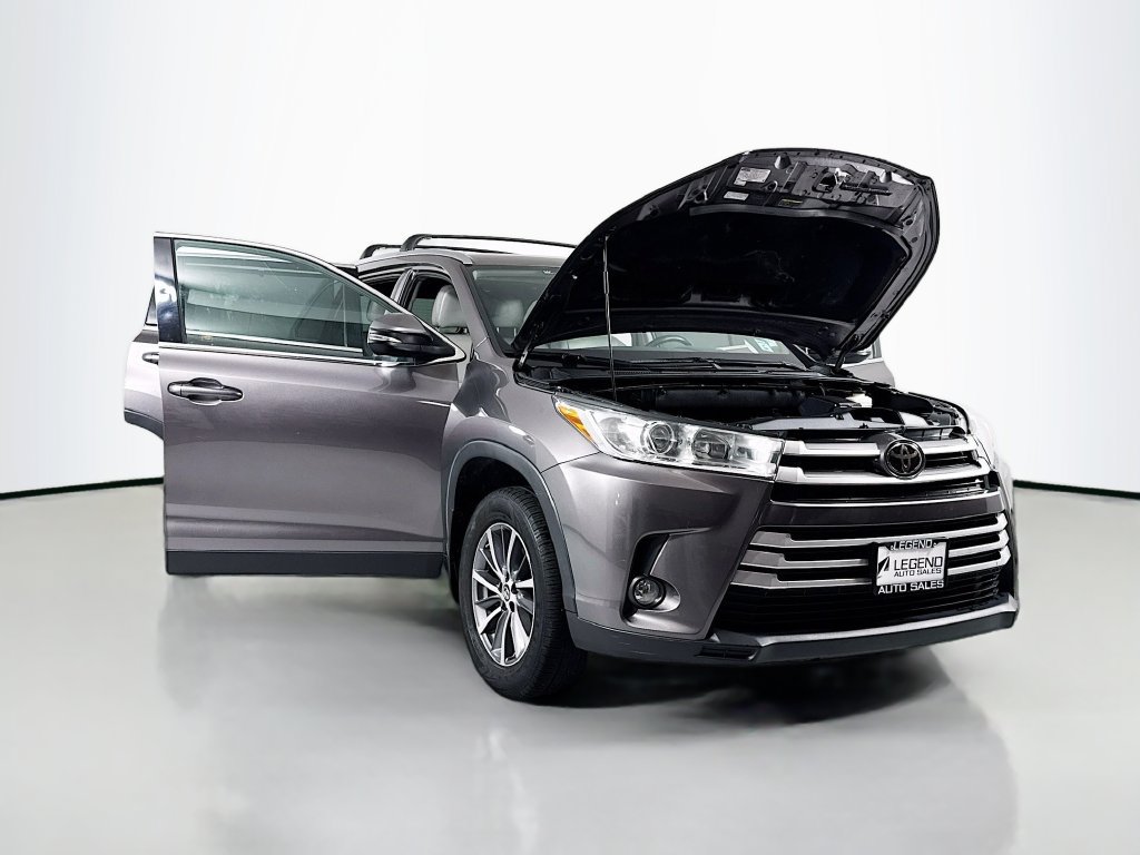 Used 2019 Toyota Highlander XLE AWD/4WD image 28