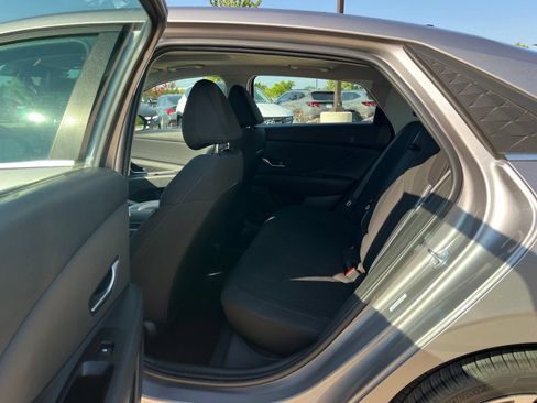 Used 2025 Hyundai Elantra SEL FWD image 17