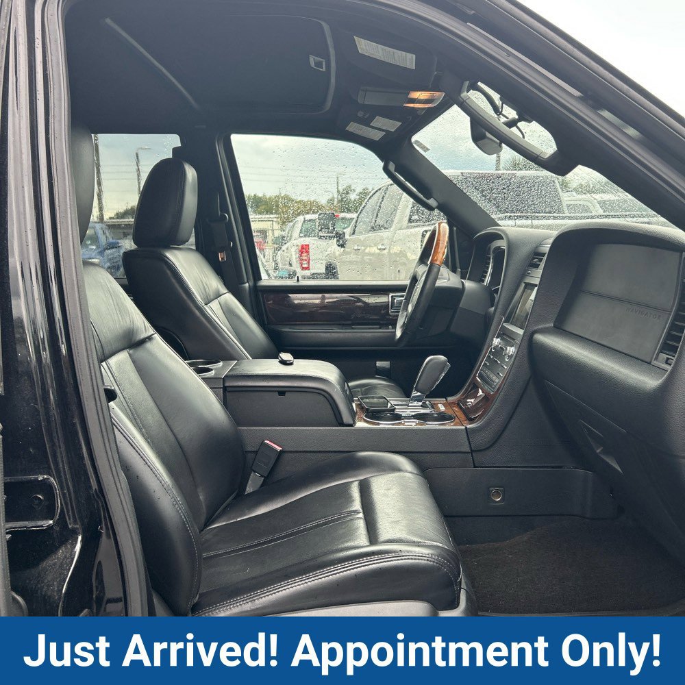 Used 2017 Lincoln Navigator L Select RWD image 13