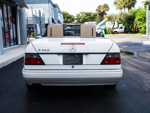 Used 1995 Mercedes-Benz E 320 Convertible image 8