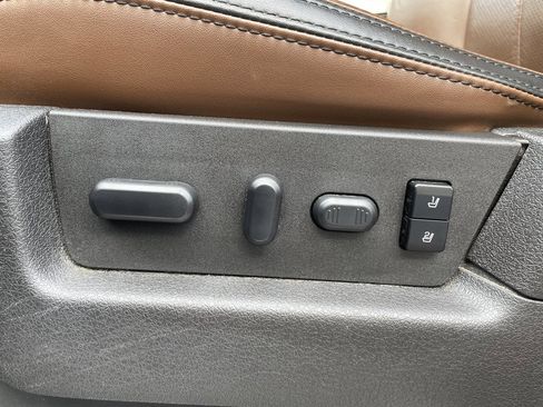 Used 2013 Ford F150 Platinum image 31