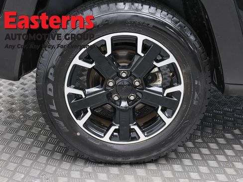 Used 2023 Jeep Renegade Latitude AWD/4WD image 31