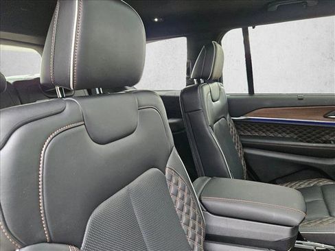 Used 2021 Jeep Grand Cherokee L Summit w/ Luxury Tech Group V AWD/4WD image 22