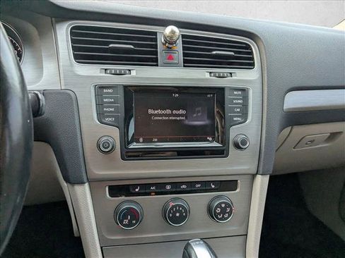 Used 2015 Volkswagen Golf TDI SE image 10