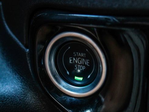 Used 2025 GMC Sierra 1500 Elevation image 30