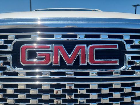 Certified 2019 GMC Acadia Denali w/ Technology Package FWD image 31