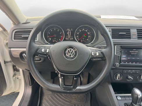 Used 2017 Volkswagen Jetta SE image 13