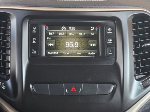 Used 2015 Jeep Cherokee Latitude w/ Comfort/Convenience Group image 11