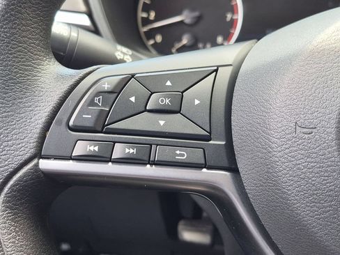 Used 2025 Nissan Altima 2.5 SV FWD image 14
