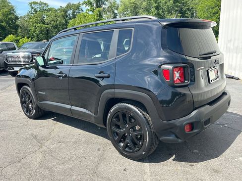 Used 2017 Jeep Renegade Altitude FWD image 8