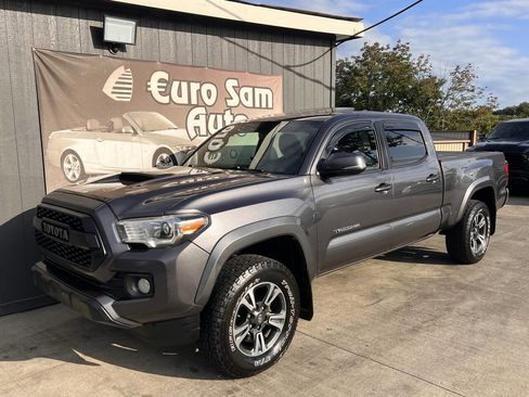 Used 2017 Toyota Tacoma TRD Off-Road image 1