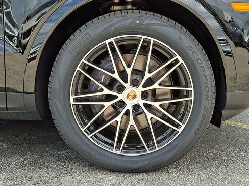 New 2026 Porsche Cayenne Coupe AWD/4WD image 12