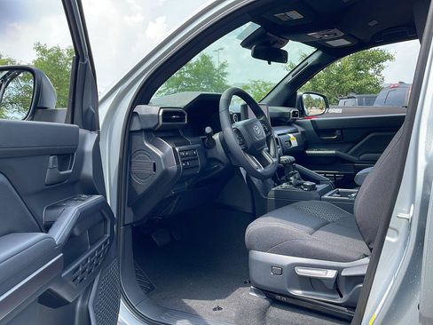 New 2026 Toyota 4Runner SR5 AWD/4WD image 2
