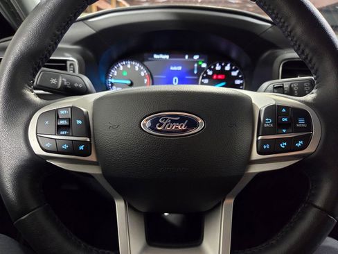 Used 2023 Ford Explorer XLT w/ Equipment Group 202A image 5