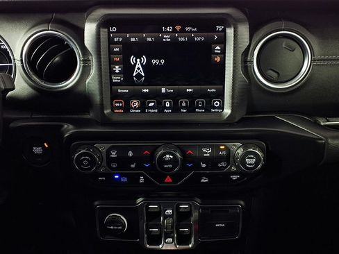 Used 2021 Jeep Wrangler Unlimited Sahara w/ Cold Weather Group AWD/4WD image 23