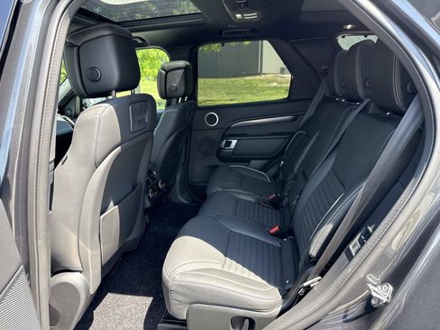 Used 2024 Land Rover Discovery Metropolitan Edition AWD/4WD image 15