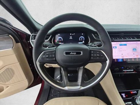 Certified 2024 Jeep Grand Cherokee Limited w/ Luxury Tech Group II AWD/4WD image 30